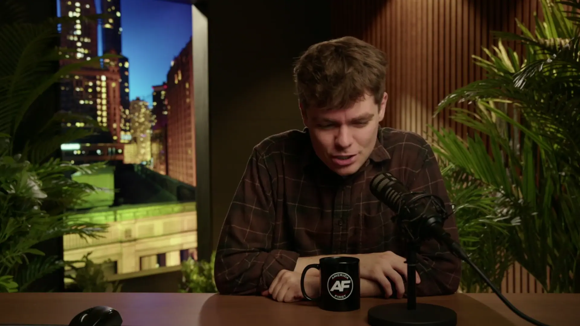 TRUMP FORGIVES NETANYAHU??? Trump Embraces Israeli PM At Mar-a-Lago