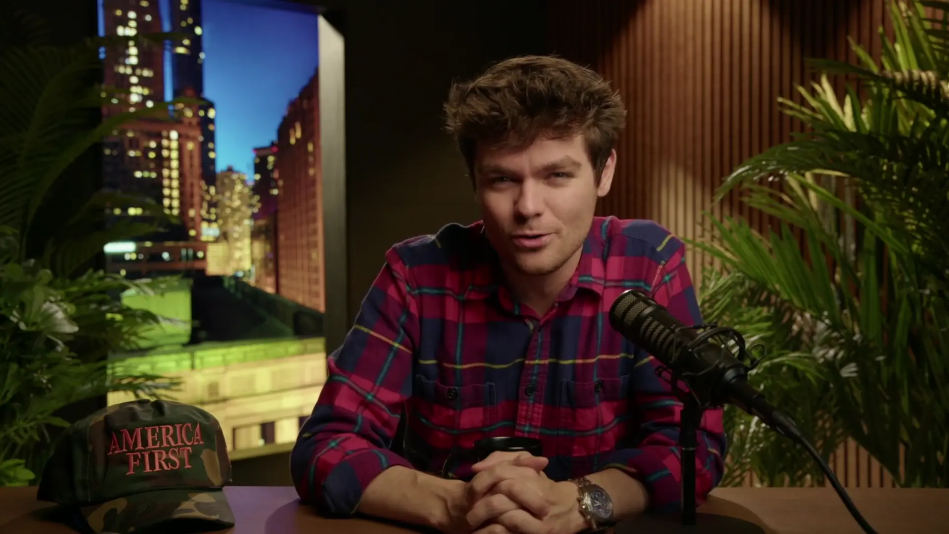 TRUMP HIRES LOOMER??? Failing CUCK Campaign Panders By Hiring "BASED" Zionist