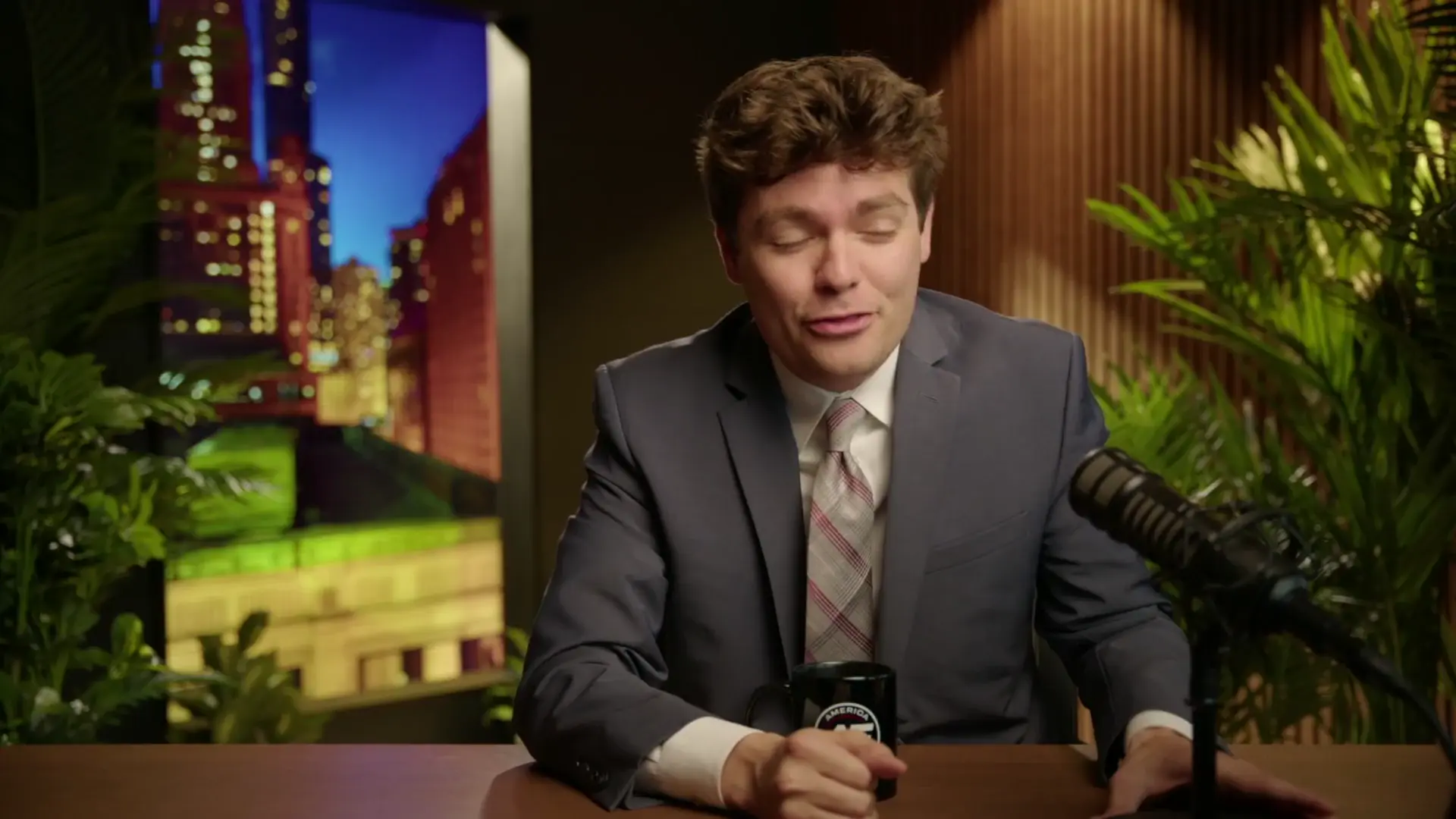 IMMIGRATION CRACKDOWN IMMINENT??? Trump To Review ALL FOREIGN VISAS